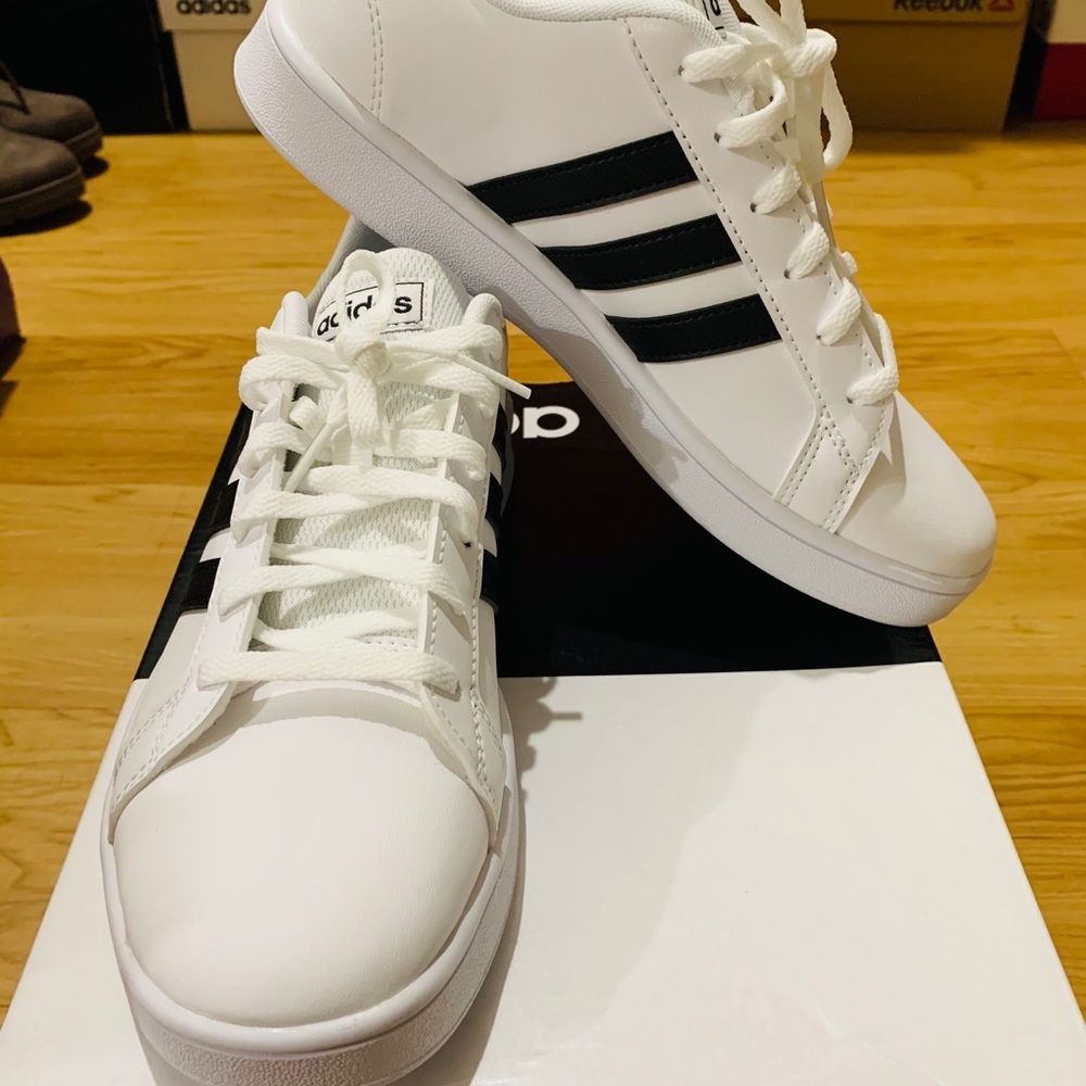 Adidas (W) - Picture 3 of 3